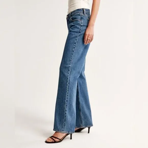 Abercrombie & Fitch • The baggy low rise jean - Picture 2 of 13